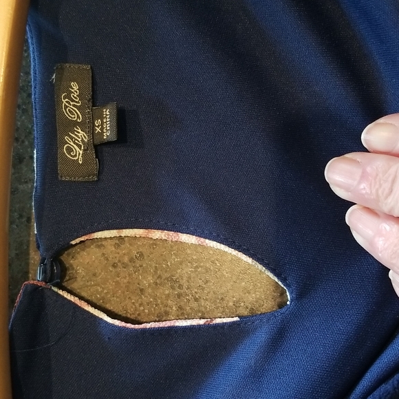 Floral Jumper. Long split sleeve at thigh tie short-skirt like jumper. - Picture 4 of 5